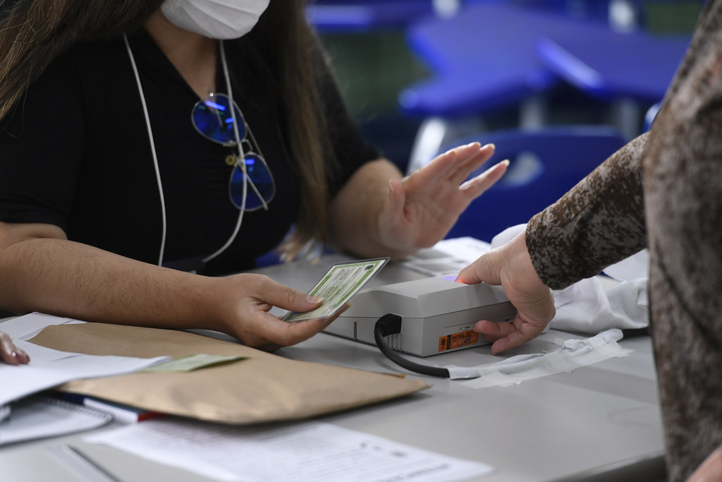 Às vésperas das eleições, CPFs de candidatos continuam sob sigilo indevido